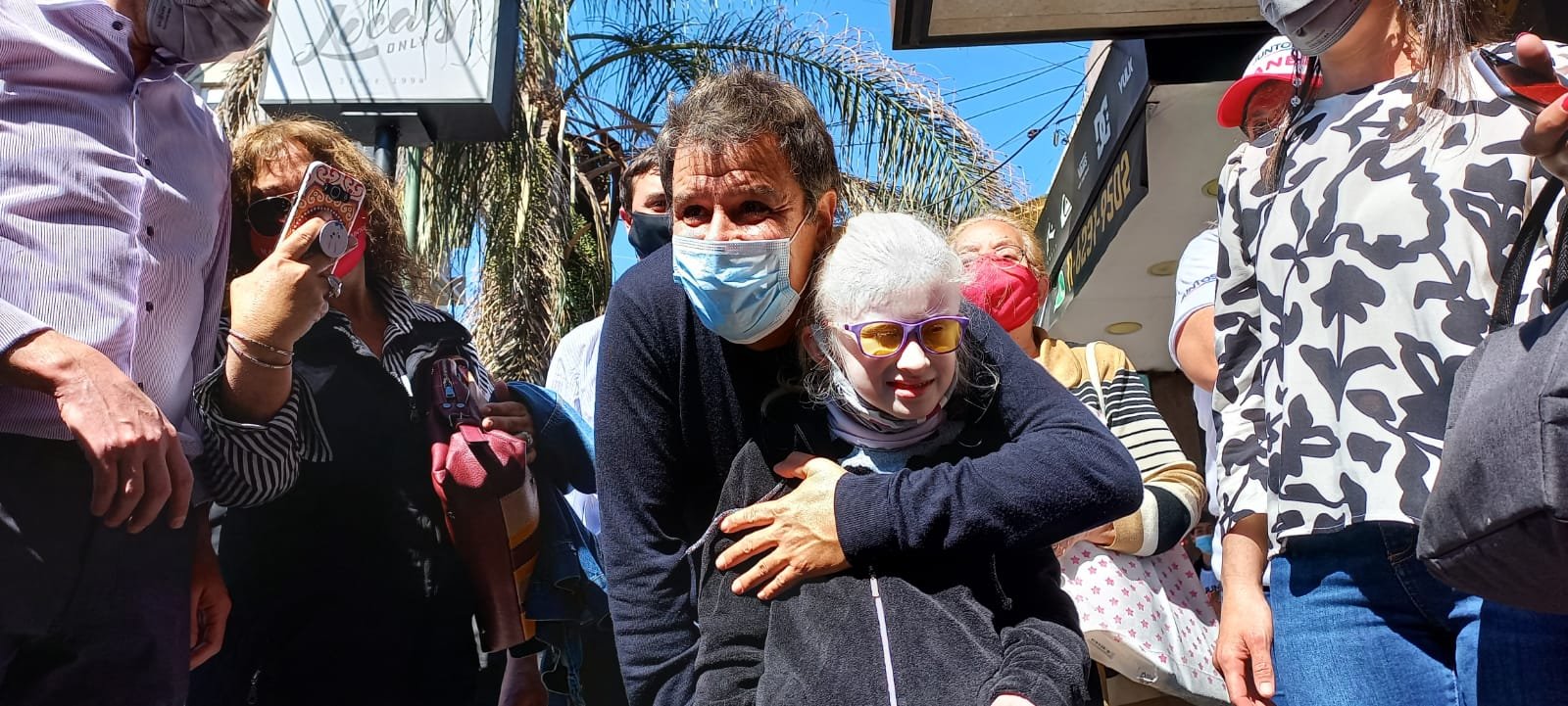 Facundo Manes pasó por Monte Grande, habló de «campaña sucia» y felicitó a los alumnos que escracharon a la docente de La Matanza