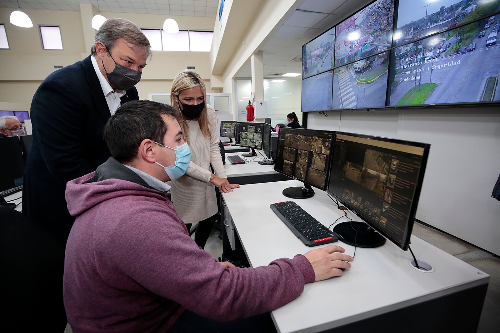 Cascallares recibió a cadetes de la policía quienes se forman para prevenir el delito en Brown