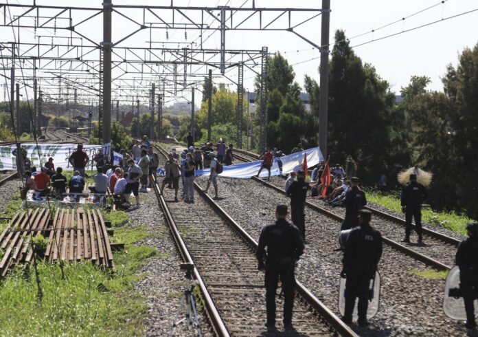 uno-los-cortes-las-vias-del-tren-roca-la-altura-avellaneda