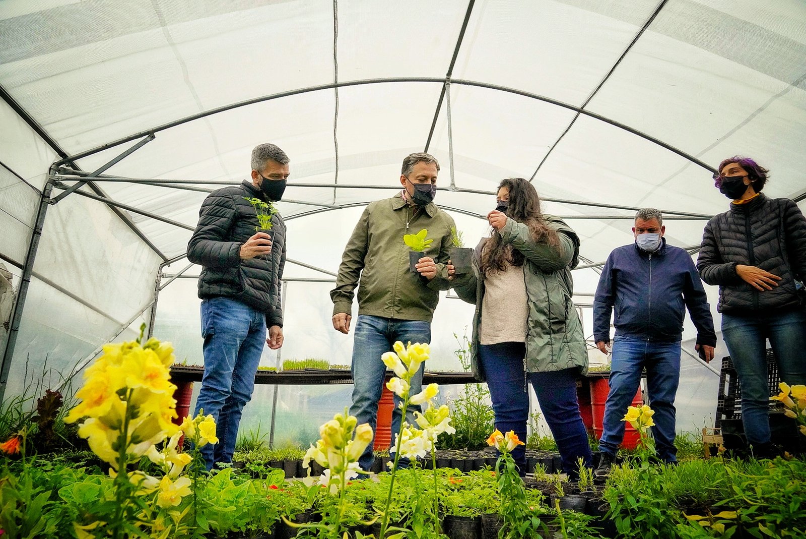 El intendente Fernando Gray y el ministro Juan Zabaleta visitaron la Asociación Civil El Puente Verde