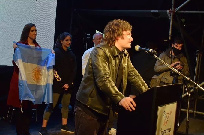 La Renga criticó a Milei, sin nombrarlo, por cerrar su campaña cantando «Panic Show»