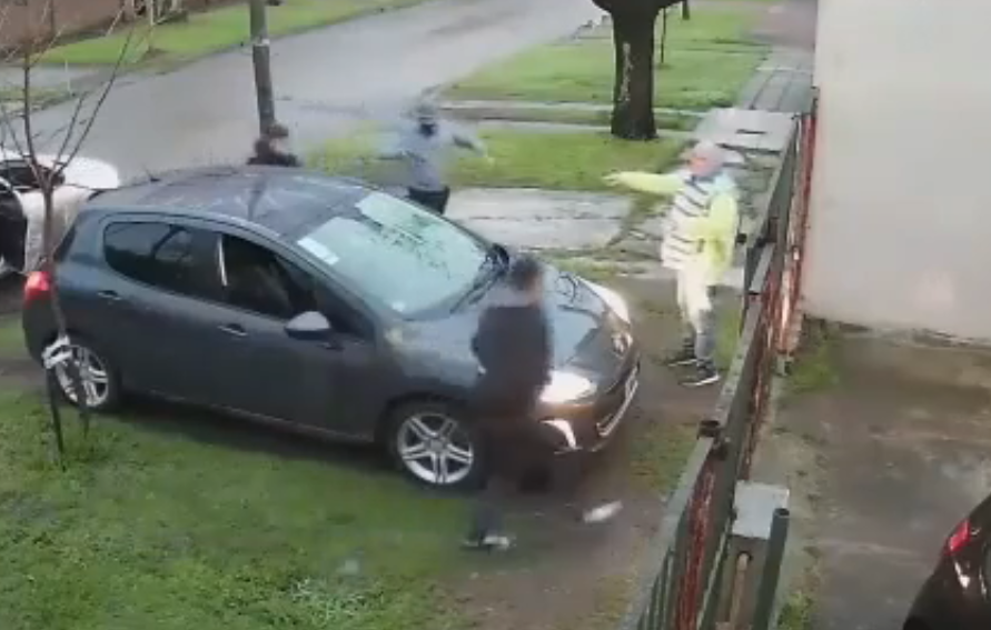 Monte Grande: en asalto a mano armada, ladrones roban un auto y casi se lo llevan con un niño adentro