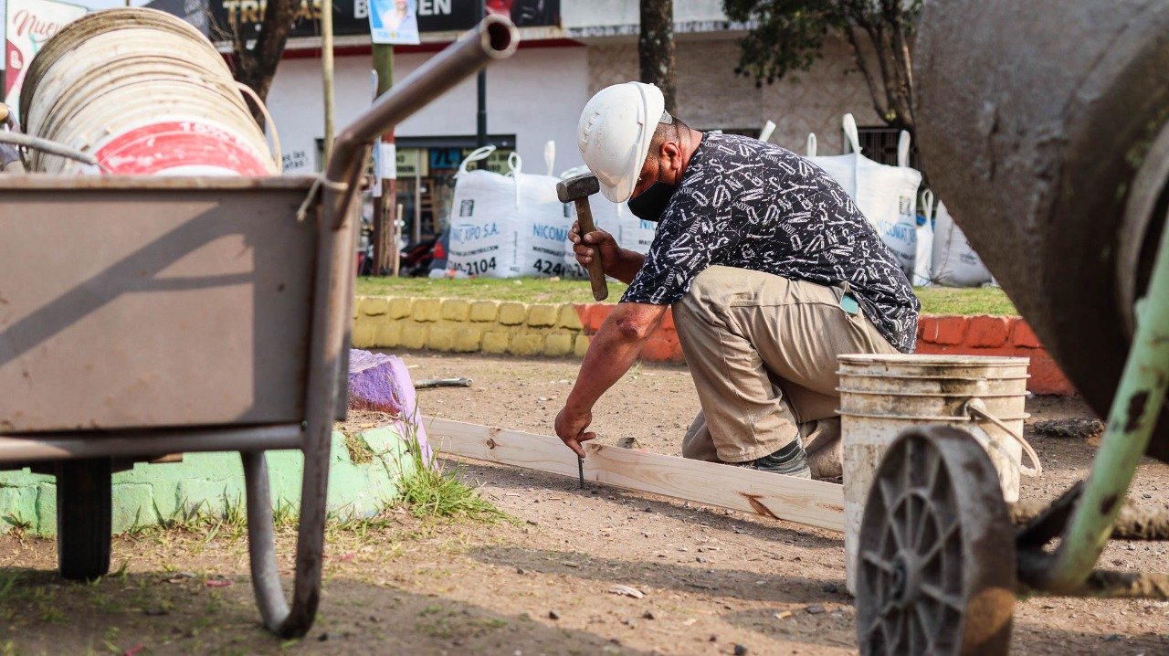 Obras de puestas en valor de la Plaza 25 de Mayo en Lanús Oeste