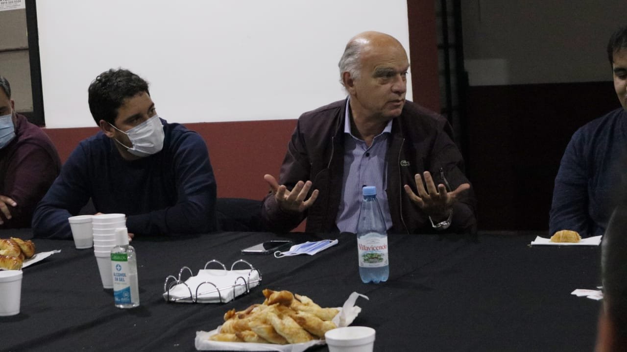 Grindetti dialogó con jóvenes estudiantes de programación web