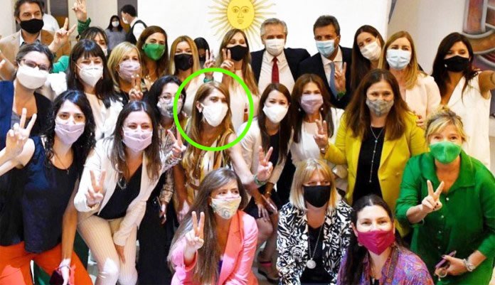 Acusan a la Jefa de Gabinete de Avellaneda, Magdalena Sierra, de haber participado de «las fiestas clandestinas en Olivos mientras se morían los vecinos»