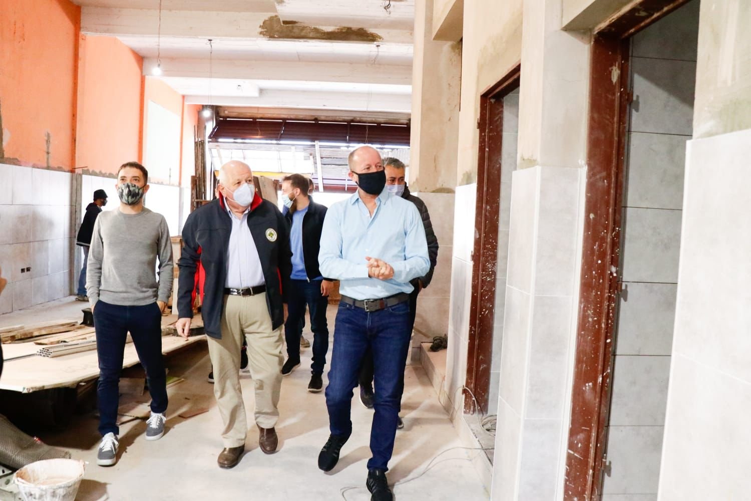 Martín Insaurralde recorrió la obra de ampliación del Destacamento de Bomberos Voluntarios de San José