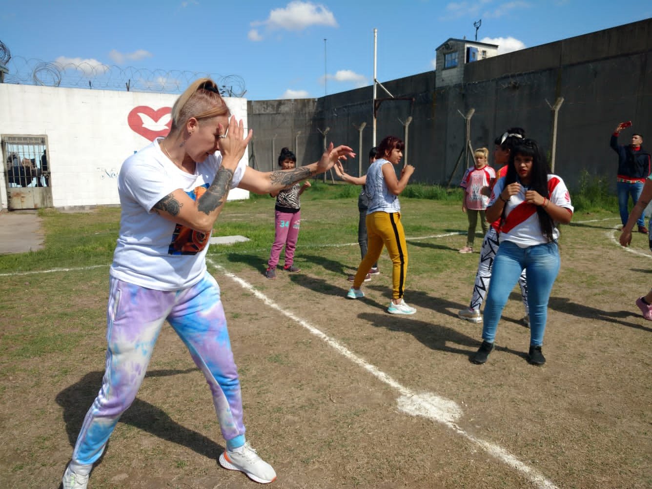 Campeona mundial de boxeo visitó las cárceles de Lomas de Zamora