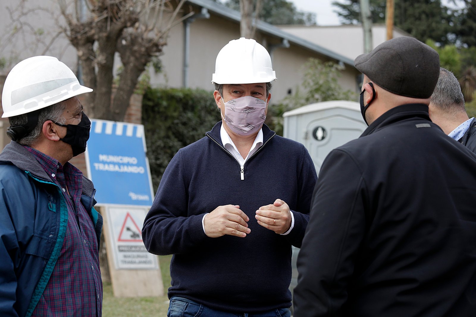 Cascallares recorrió obras de asfalto en tres localidades de Brown