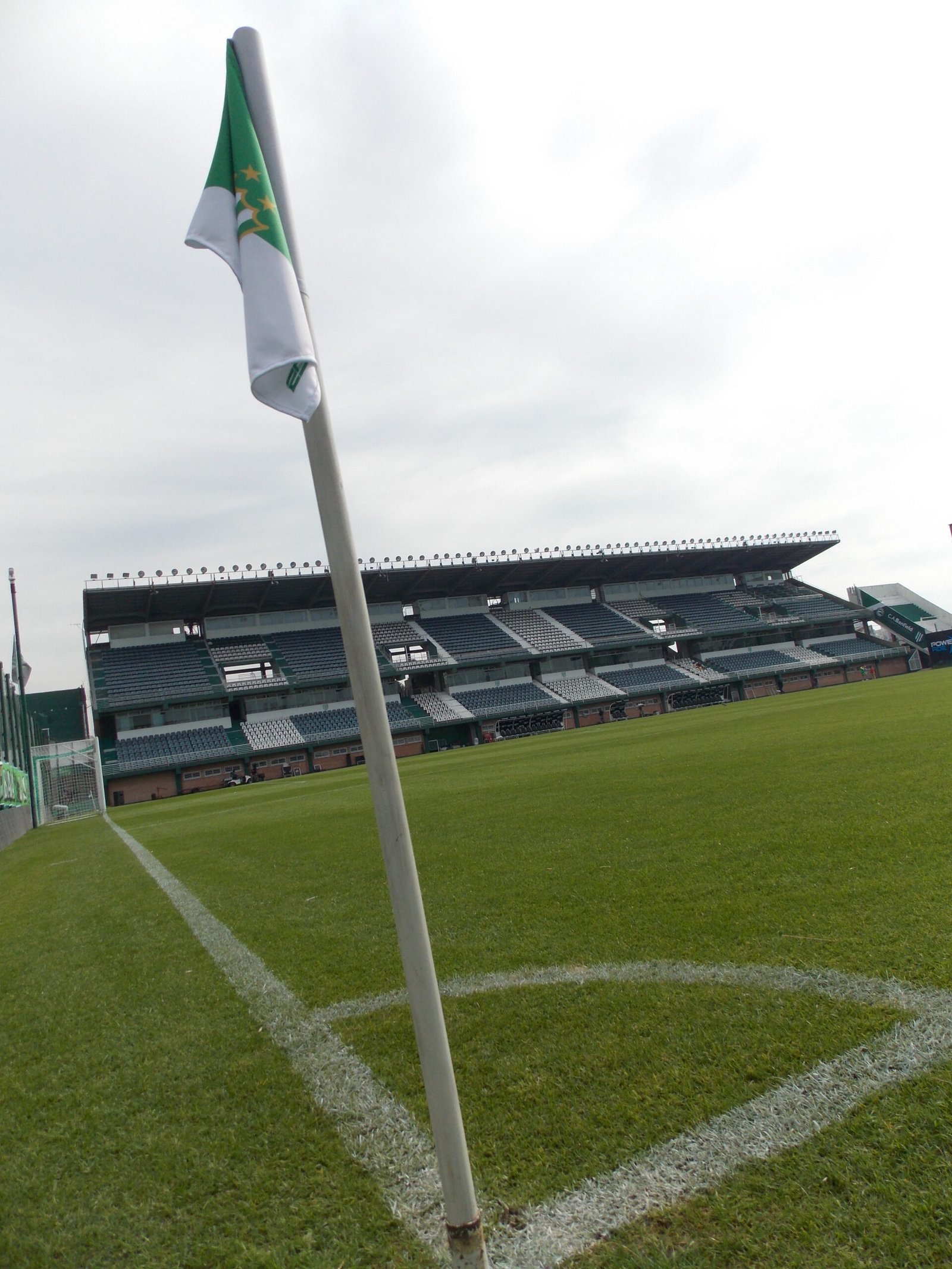 Banfield mañana sábado elige autoridades entre cinco listas de candidatos