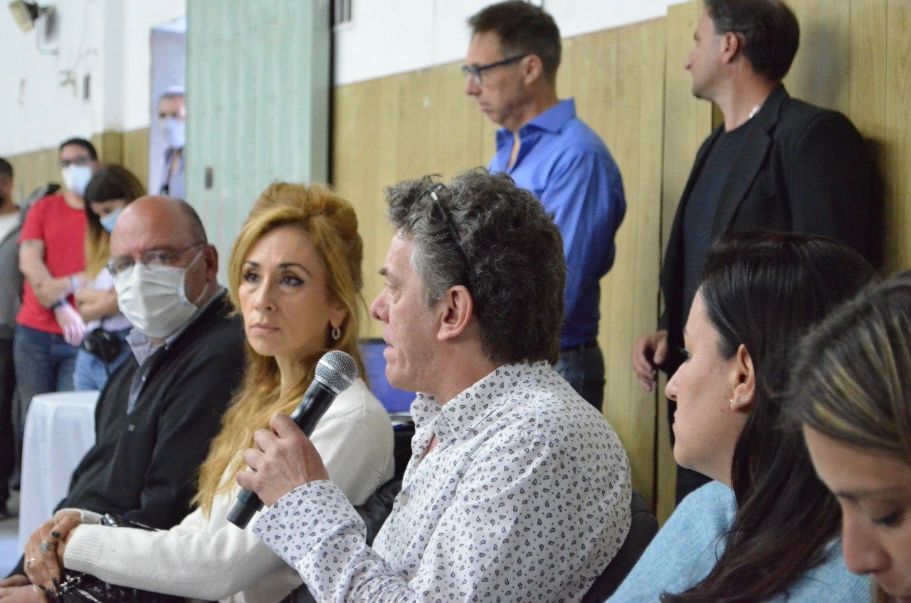 En Lomas de Zamora: con candidatos de Juntos, Maximiliano Guerra habló con artistas y referentes culturales locales