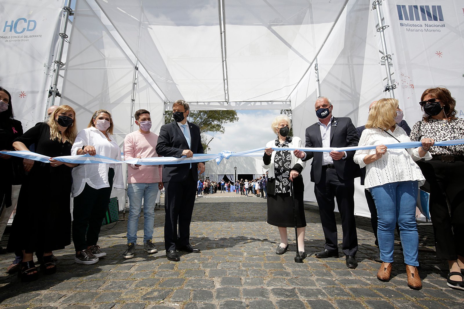 Cascallares inauguró junto a Estela de Carlotto la 5° Feria Internacional del Libro de Almirante Brown
