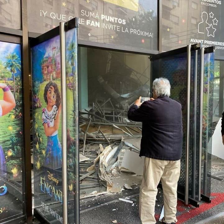 Se derrumbó el techo del Cinemark de Palermo sin que se registraran víctimas
