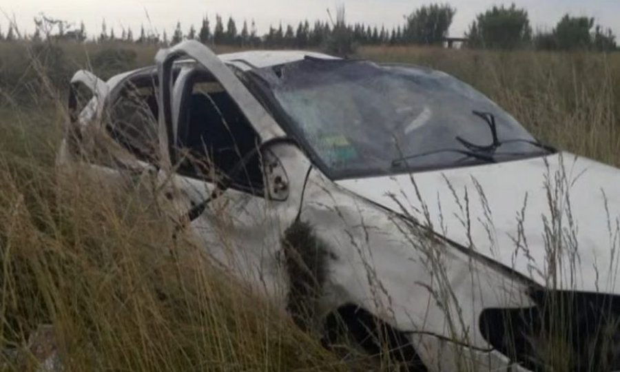 A la altura de Chascomús: cinco personas volvían de la Costa y murieron al volcar su coche en la autovía 2