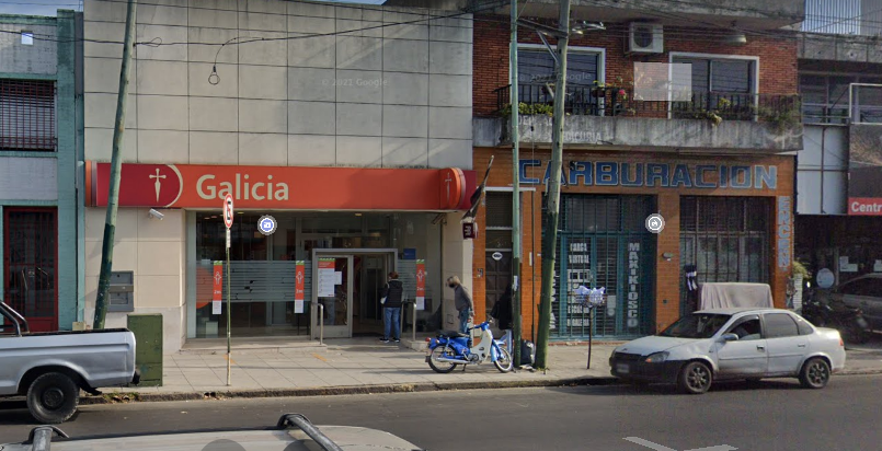 Intentan identificar el auto en el que escapó la banda tras millonario robo a un banco de Temperley