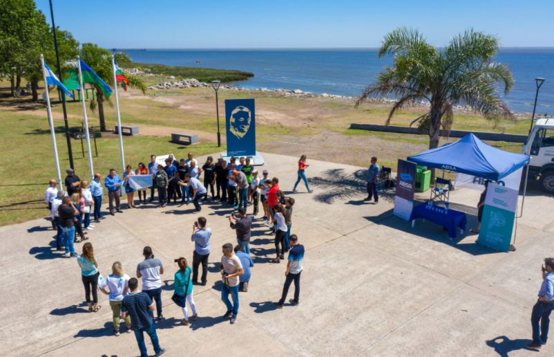 Implementan «banderas sanitarias» como advertencia ambiental para los bañistas del Río de la Plata