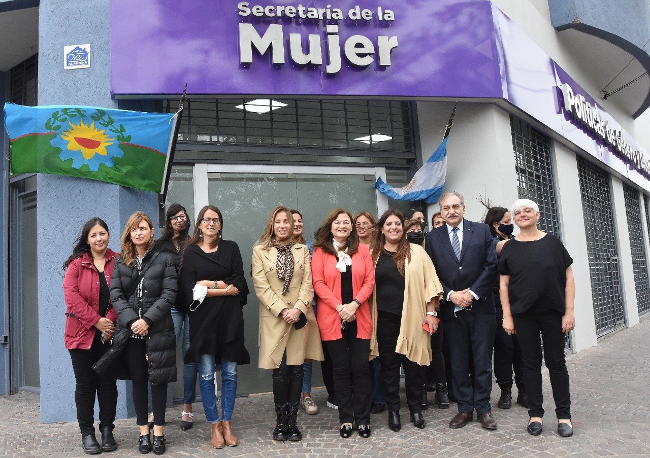 Dulce y Alejandro Granados recibieron a las ministras Gómez Alcorta y Estela Díaz para recorrer los espacios de Género de Ezeiza