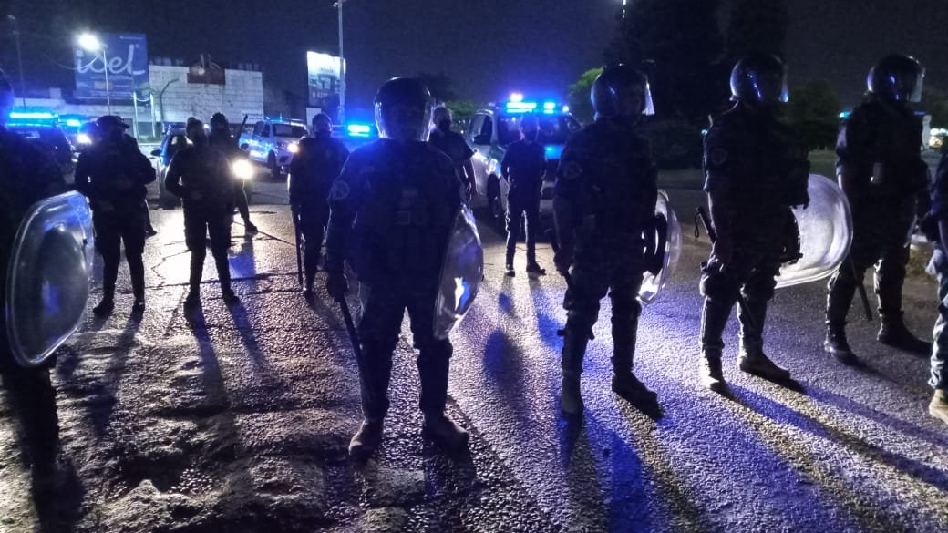 Organizaciones sociales manifestaron «bronca contra Gray» por el «desalojo violento» del acampe de la Rotonda de Llavallol