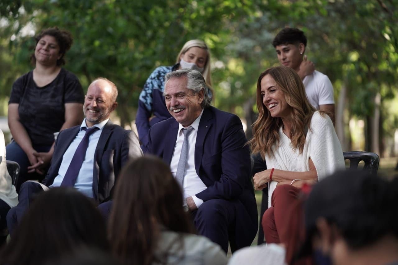 Insaurralde recibió en Lomas a Alberto Fernández, Kicillof y Tolosa Paz: recorrieron una fábrica y compartieron encuentro con jóvenes