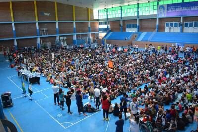 Más de 5 mil estudiantes de Brown participaron de un triatlón en el Polideportivo Municipal