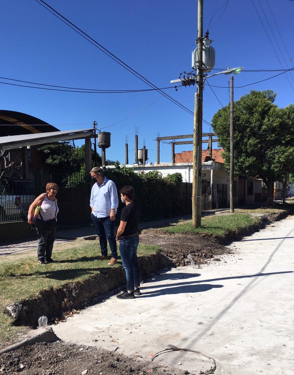 Cascallares recorrió obras de pavimentación en las localidades brownianas