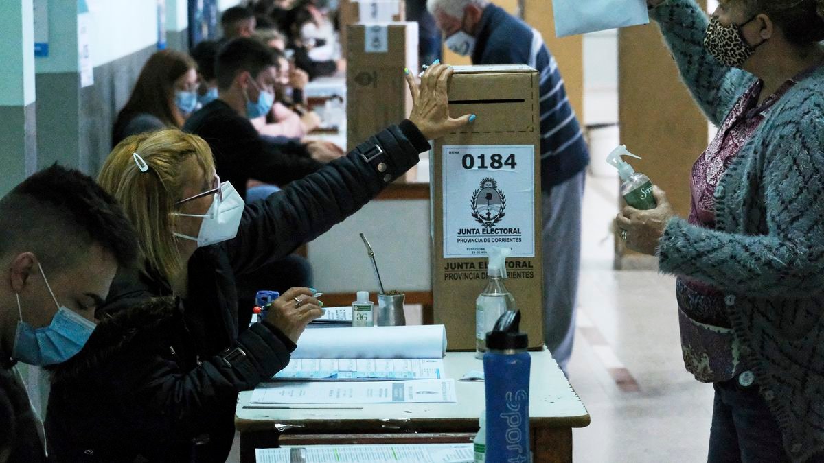 La Cámara Nacional Electoral responde consultas por WhatsApp sobre las elecciones del domingo