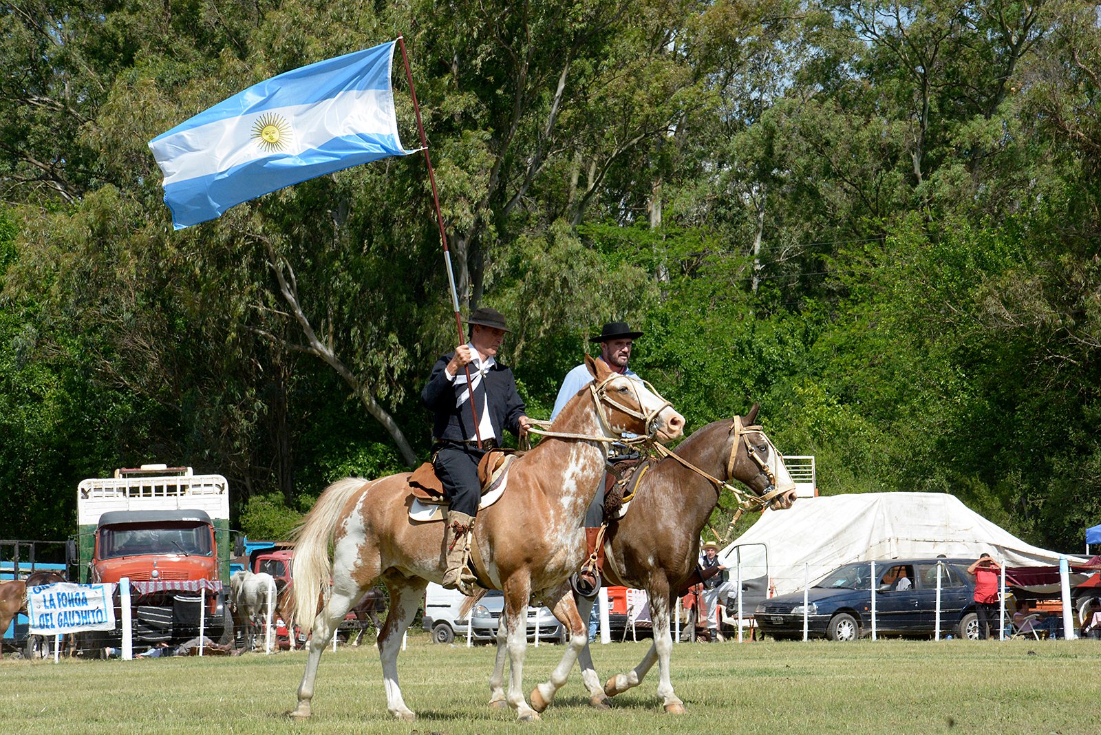 En Brown: desfile tradicionalista, shows artísticos y feria de productores en la Granja Municipal