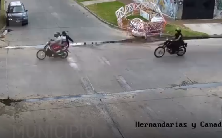 Lanús: persecución y tiroteo culminó con la detención de motochorros