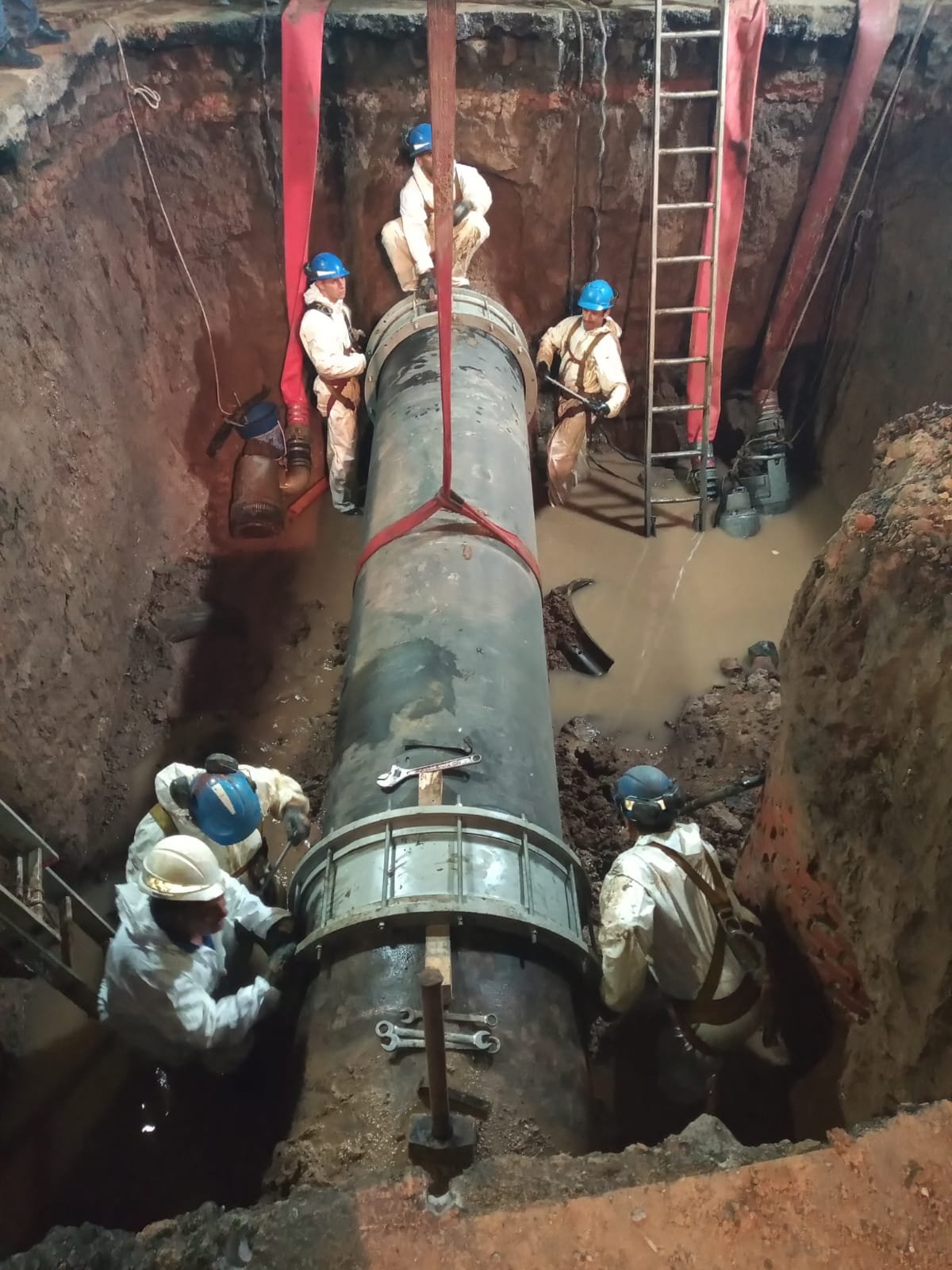 Finalizaron los trabajos de reparación sobre la rotura de una importante cañería de impulsión en la Ciudad de Buenos Aires