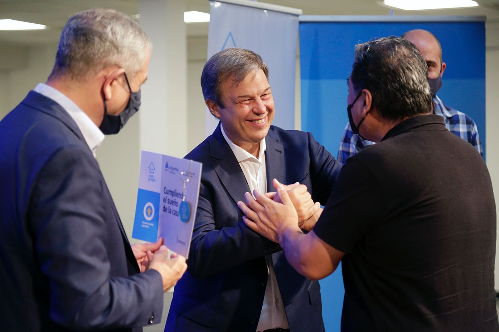 Cascallares, Fabiani y Ferraresi entregaron nuevos créditos del programa casa propia