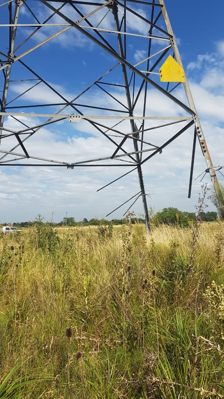 Esteban Echeverría: vandalizaron seis torres de alta tensión de Edesur