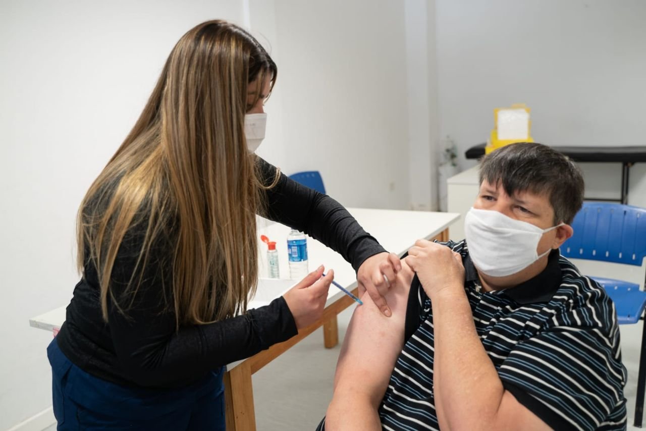 Dulce Granados: «En Ezeiza ya vacunamos a más de 12 mil vecinos con la dosis de refuerzo»