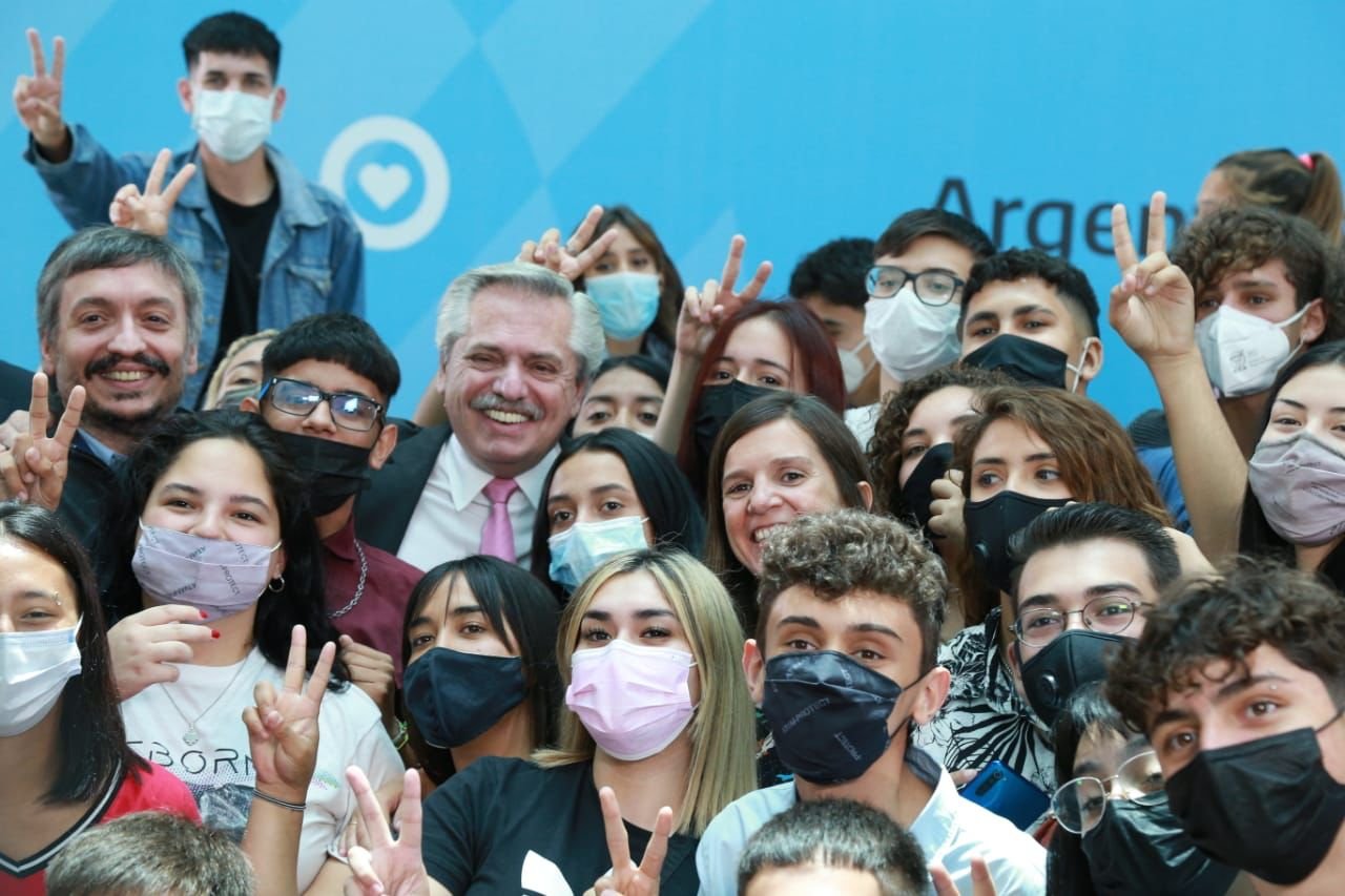 Se creará un Fondo Fiduciario: el Presidente anunció la ampliación de las becas para adolescentes de 16 y 17 años