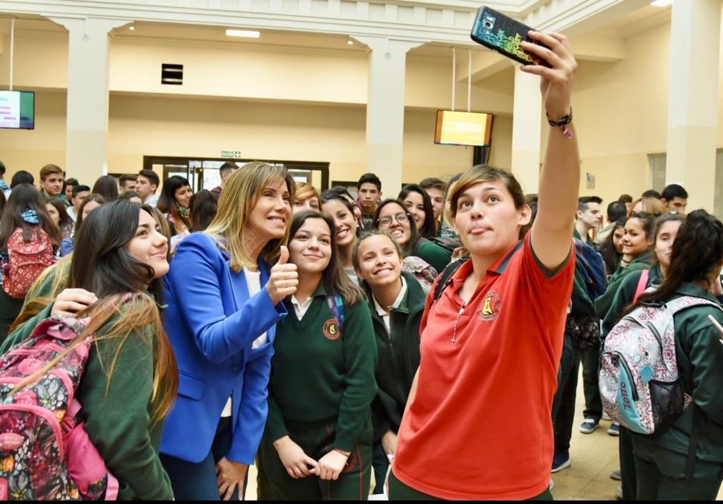 En Ezeiza: Dulce Granados impulsó la campaña de inscripción al Plan Fines