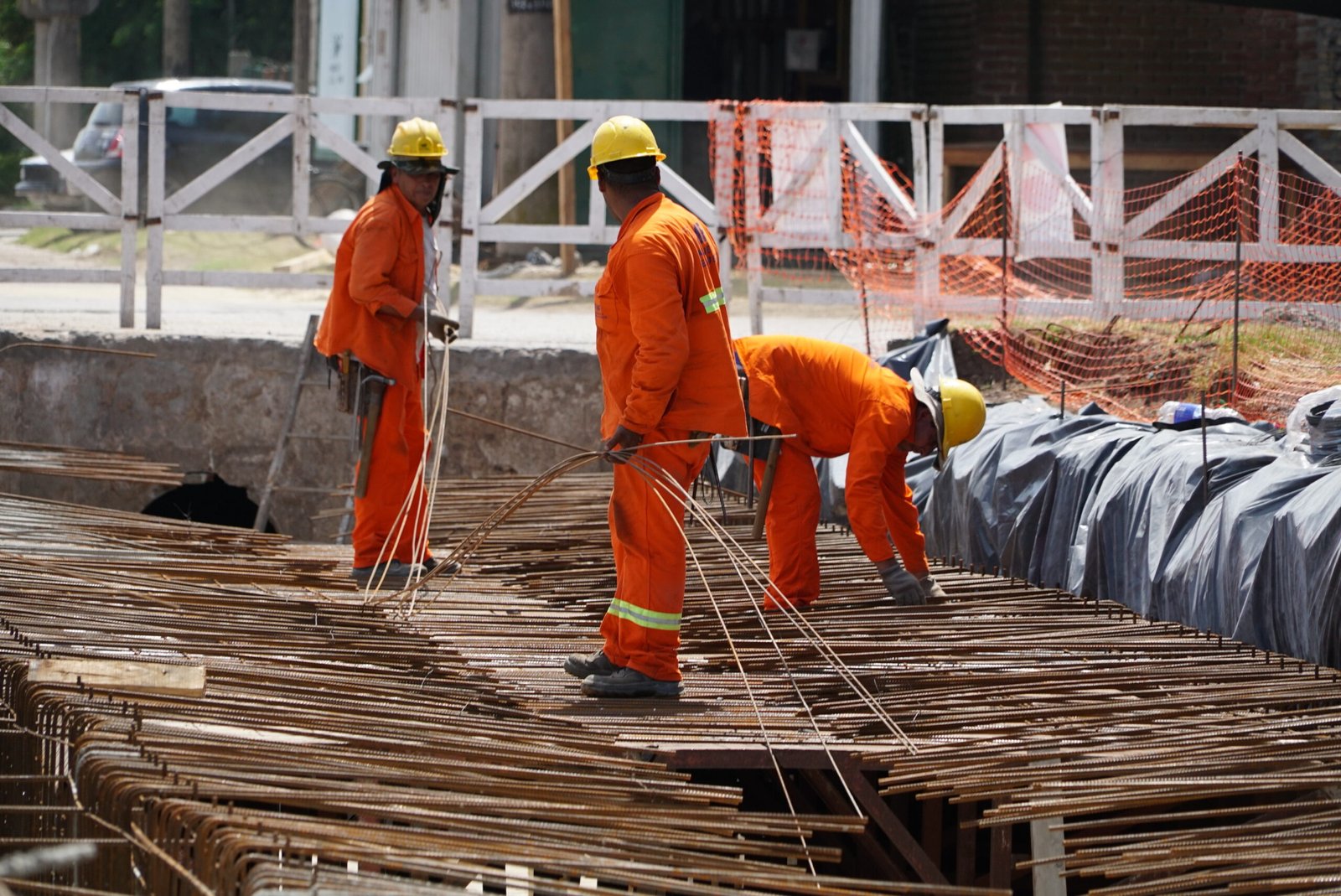 Continúa la construcción del nuevo sistema hídrico en la Cuenca Oliver de 9 de Abril