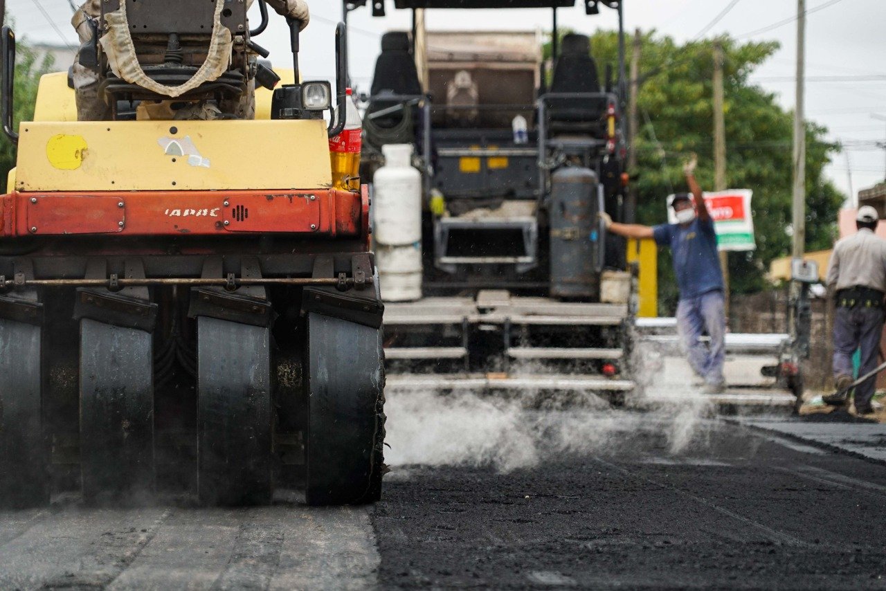 Continúan los trabajos de asfalto en la localidad de 9 de Abril