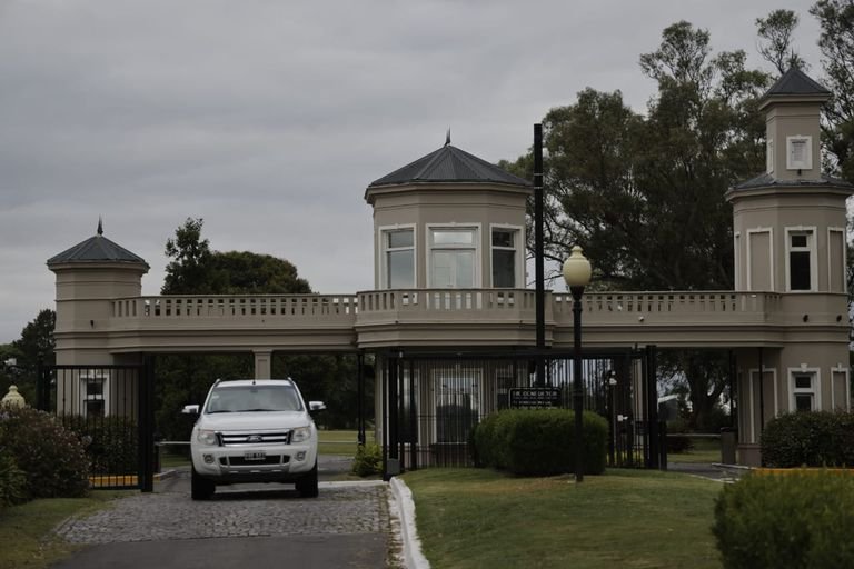 En un country de Presidente Perón: asaltan a un empresario gastronómico y golpean a su esposa en un country