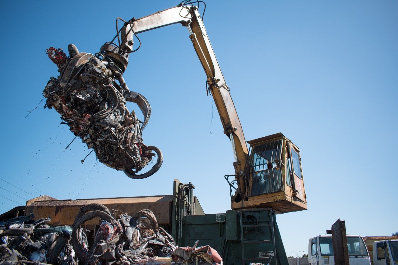 En San Vicente, las motos con caños de escapes anti reglamentarios serán retenidos y se los compactarán
