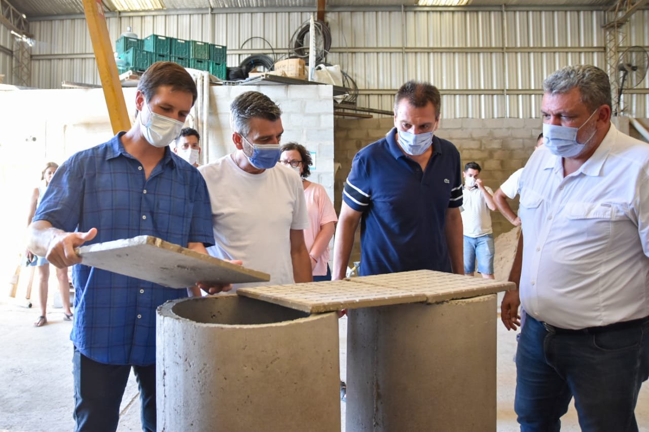 Recorrida del ministro de Desarrollo Social, Juan Zabaleta, por San Vicente y firma de convenio con el intendente Nicolás Mantegazza