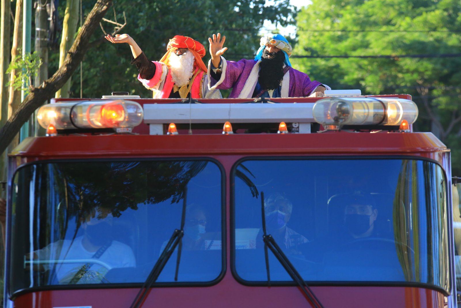 Los Reyes Magos recorrieron Echeverría