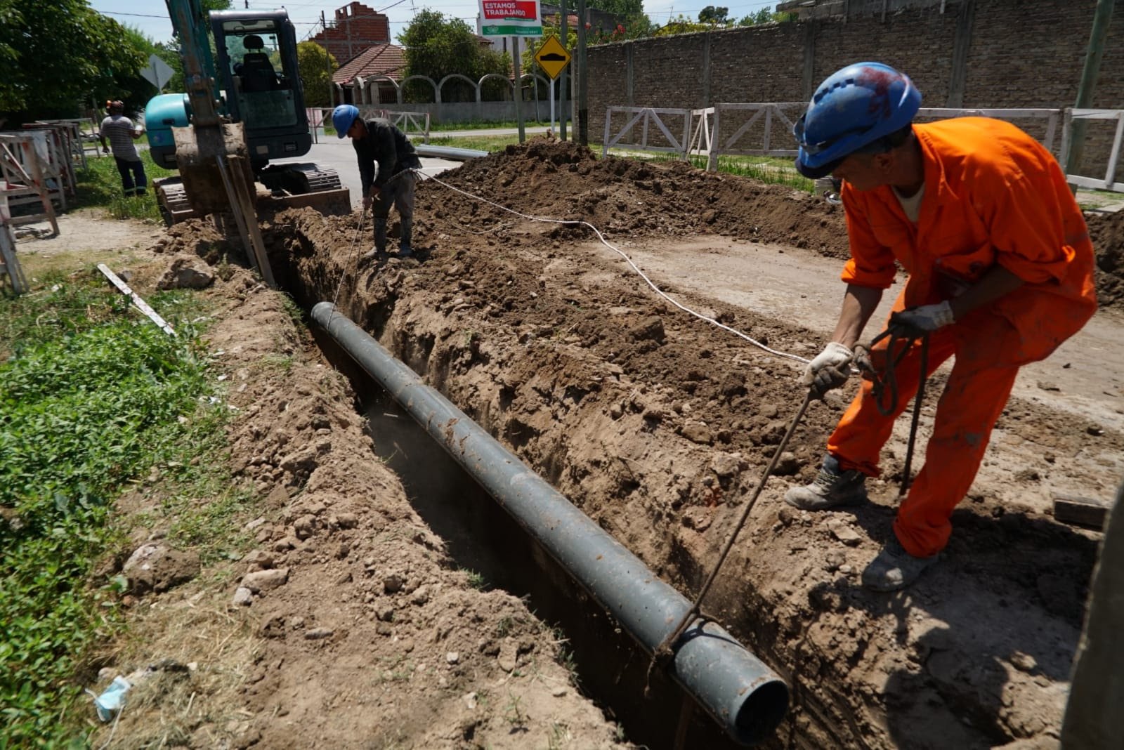 Refuerzo de la red primaria de agua potable en 9 de Abril