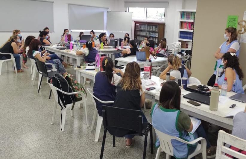 Más de 20 mil docentes bonaerenses comenzaron hoy los cursos de formación en servicio