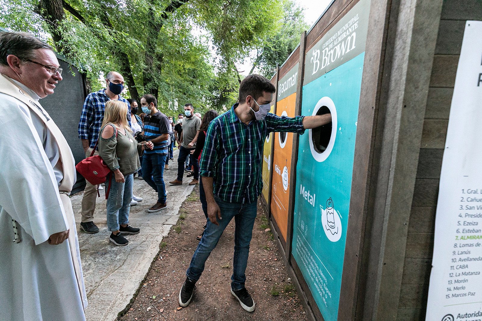 Fabiani inauguró la primera estación de reciclaje de madera sintética de Brown