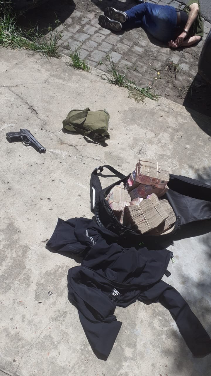 Asalto a cliente de banco en Tres de Febrero: cuatro detenidos, dos de ellos heridos, tras un robo, persecución y tiroteo