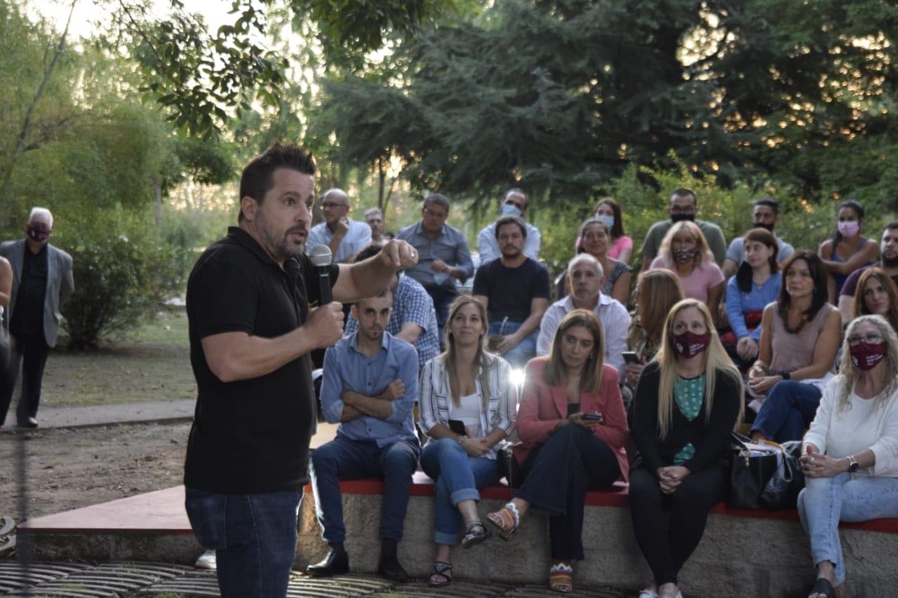 El legislador Martín Tetaz recorrió Esteban Echeverría y Lomas de Zamora