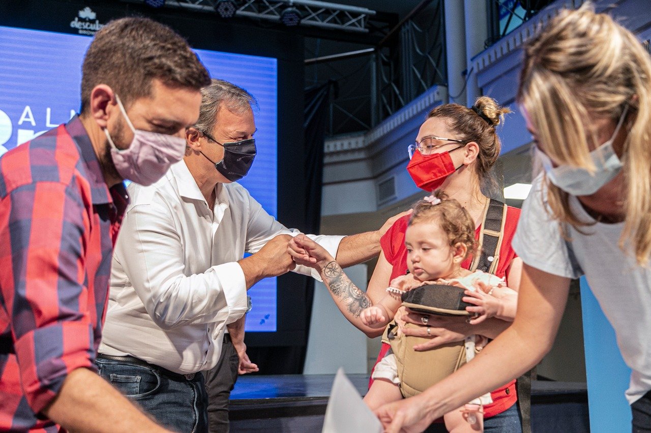 Cascallares y Fabiani encabezaron la primera firma de escrituras del año