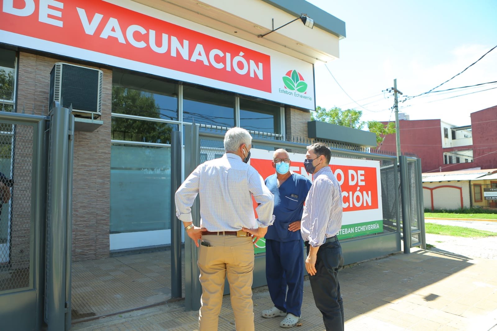 Fernando Gray recorrió dos nuevas sedes de vacunatorios de Covid-19
