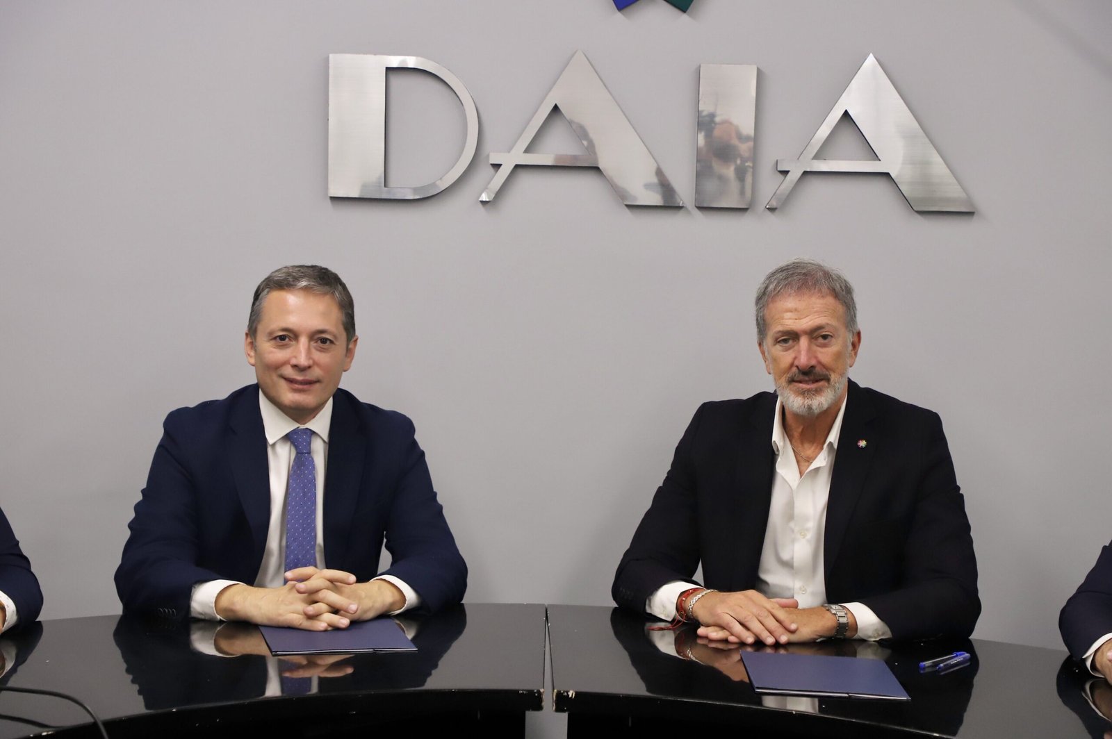 Fernando Gray firmó un convenio con el Presidente de la DAIA