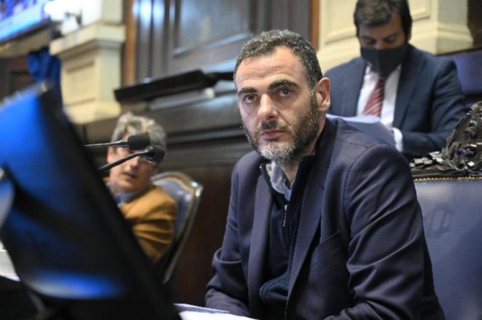 Adrián Urreli aseguró que Néstor Grindetti no irá por otro mandato en Lanús