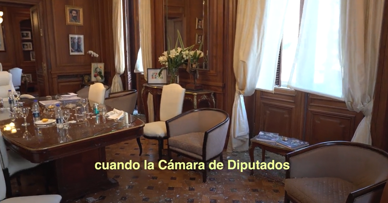 «Es una pena»: Cristina Kirchner mostró cómo quedó su despacho tras la pedrada