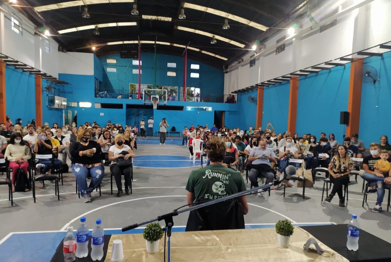 Los olímpicos José Meolans y Eduardo Otero dieron una charla en el club El Fogón de José Marmol